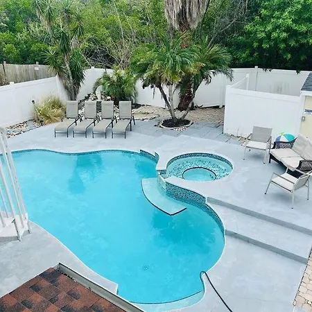 4 Bedroom Home With Heated Pool By The Beach!